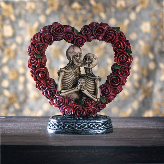 15563 Love Never Dies Couple Heart Roses